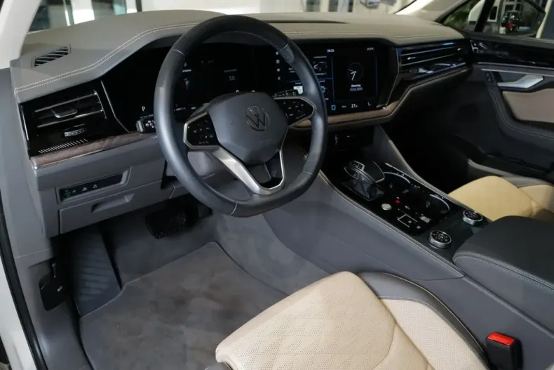 Volkswagen Touareg din 2023 cu 10.980 km - oferta VOL156818 - foto 2