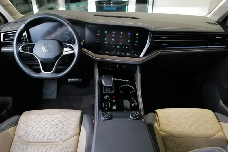 Volkswagen Touareg din 2023 cu 10.980 km - oferta VOL156818 - foto 11