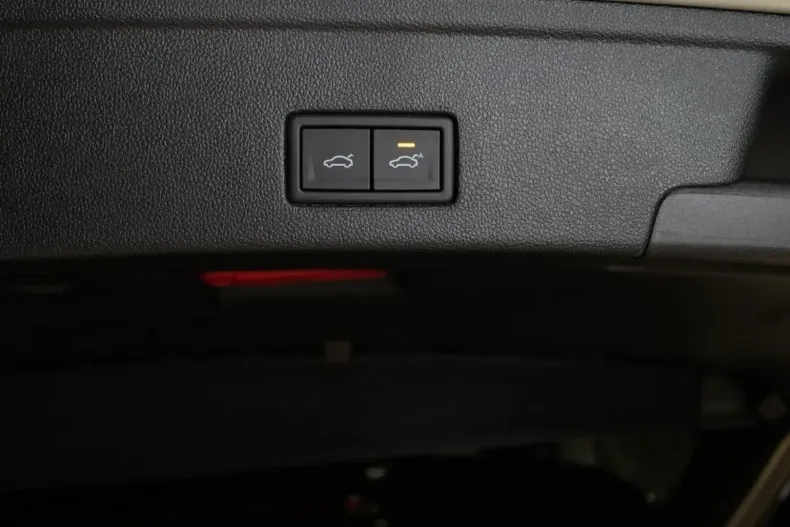 Volkswagen Touareg din 2023 cu 10.980 km - oferta VOL156818 - foto 24