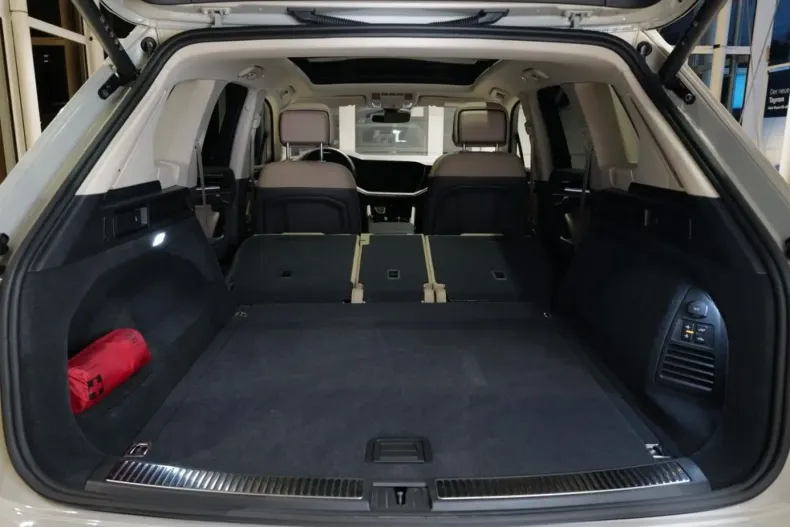 Volkswagen Touareg din 2023 cu 10.980 km - oferta VOL156818 - foto 26