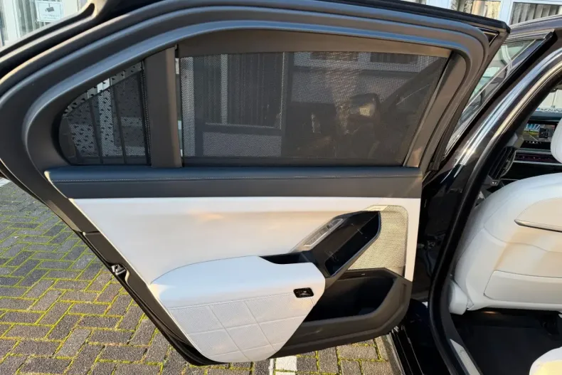 BMW 740 din 2024 cu 15.856 km - oferta BMW156871 - foto 19