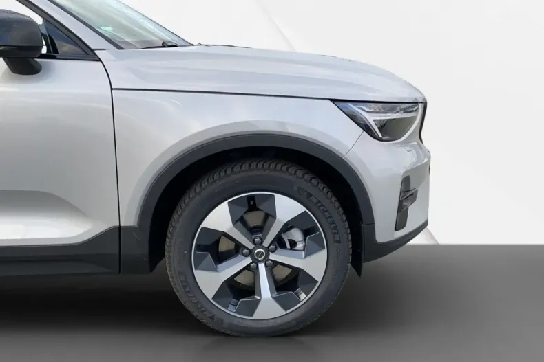 Volvo XC40 din 2024 cu 12.200 km - oferta VOL156912 - foto 3