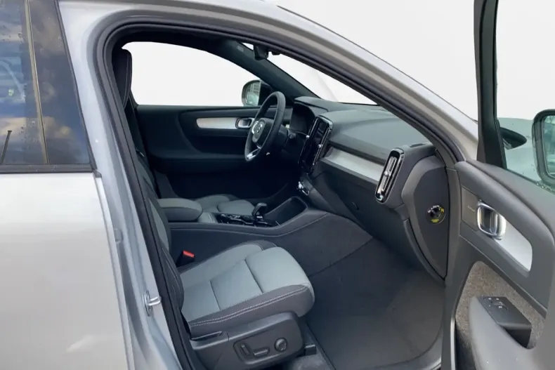 Volvo XC40 din 2024 cu 12.200 km - oferta VOL156912 - foto 8