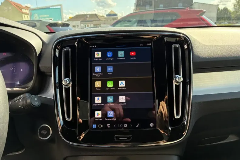 Volvo XC40 din 2024 cu 13.107 km - oferta VOL156913 - foto 17