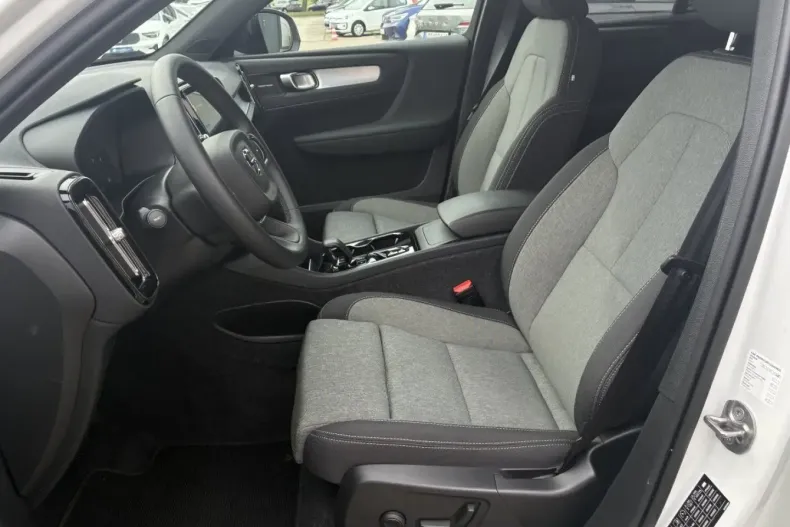 Volvo XC40 din 2024 cu 16.818 km - oferta VOL156914 - foto 9