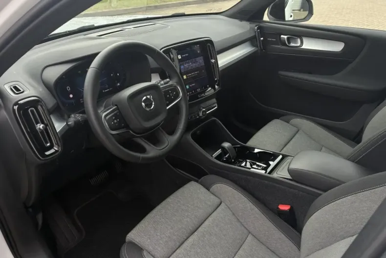 Volvo XC40 din 2024 cu 16.818 km - oferta VOL156914 - foto 10