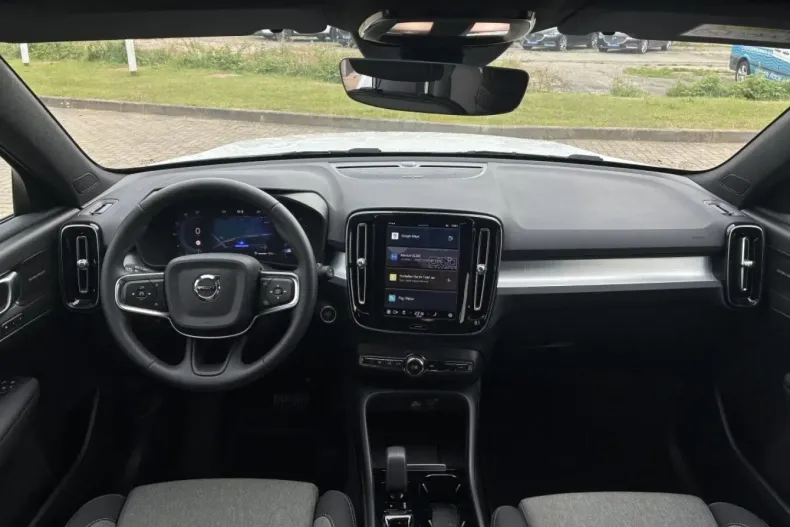 Volvo XC40 din 2024 cu 16.818 km - oferta VOL156914 - foto 11