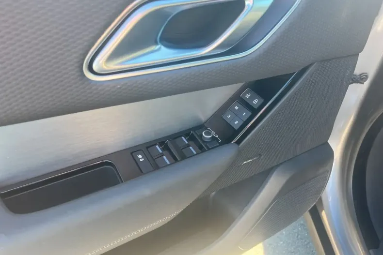 Land Rover Range Rover Velar din 2022 cu 38.600 km - oferta LAN156935 - foto 10