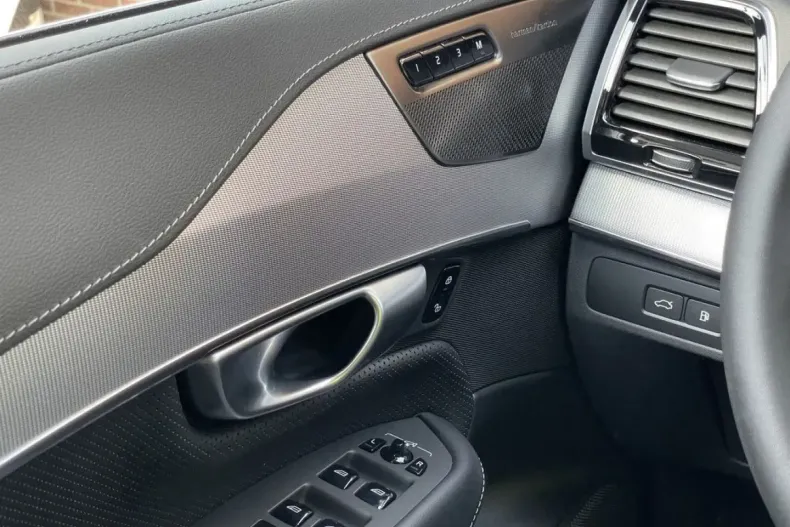 Volvo XC90 din 2024 cu 23.640 km - oferta VOL156940 - foto 19