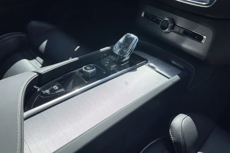 Volvo XC90 din 2024 cu 23.640 km - oferta VOL156940 - foto 24