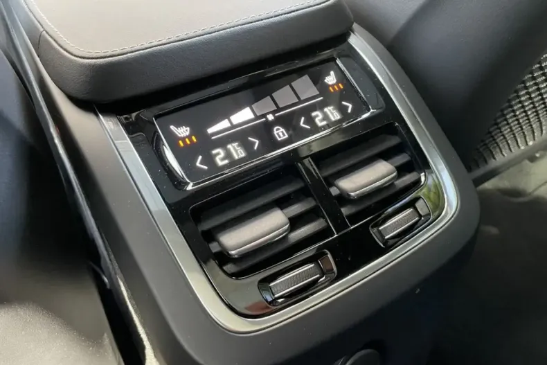 Volvo XC90 din 2024 cu 23.640 km - oferta VOL156940 - foto 27