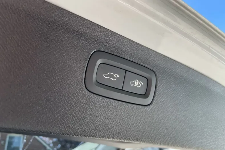 Volvo XC90 din 2024 cu 23.640 km - oferta VOL156940 - foto 29