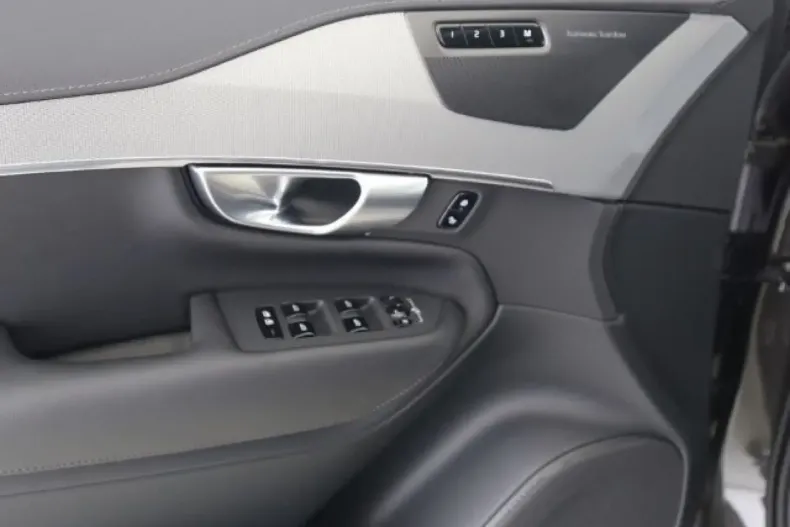 Volvo XC90 din 2024 cu 26.737 km - oferta VOL156941 - foto 12