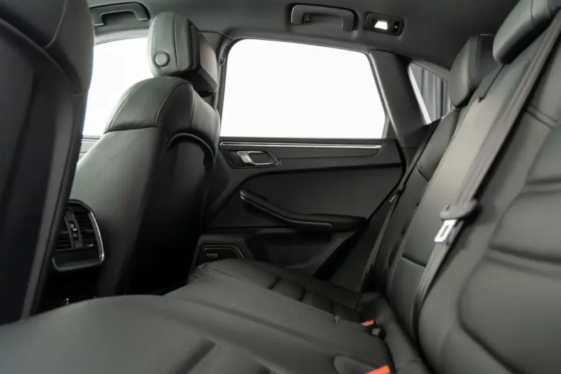 Porsche Macan din 2024 cu 10.380 km - oferta POR156957 - foto 24