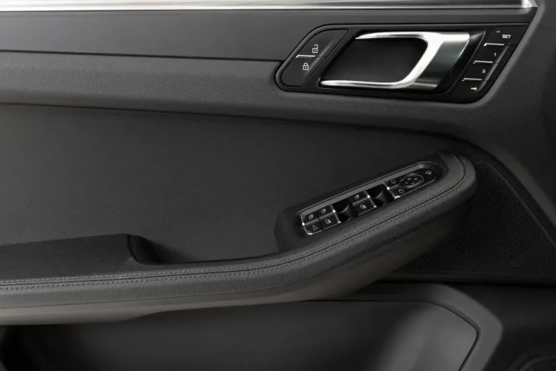 Porsche Macan din 2024 cu 10.380 km - oferta POR156957 - foto 30