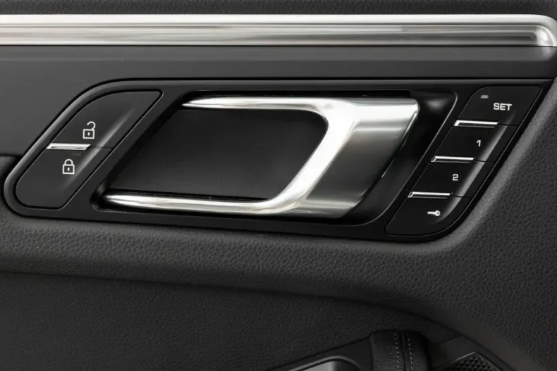 Porsche Macan din 2024 cu 10.380 km - oferta POR156957 - foto 31