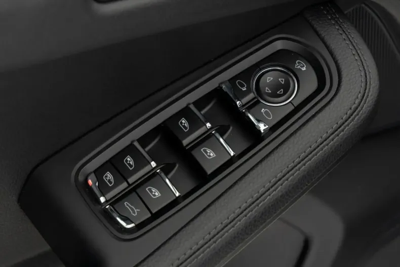 Porsche Macan din 2024 cu 10.380 km - oferta POR156957 - foto 32