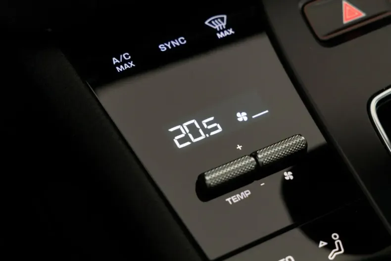 Porsche Macan din 2024 cu 10.380 km - oferta POR156957 - foto 37