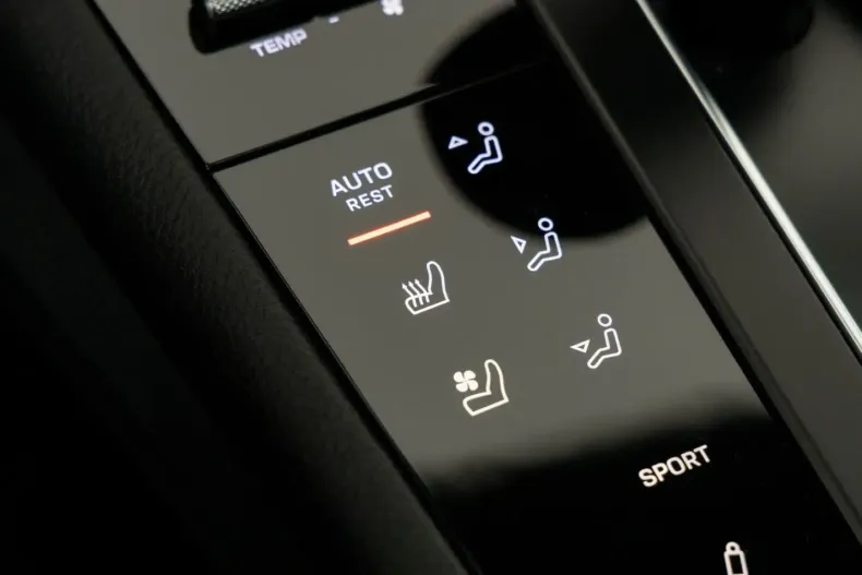 Porsche Macan din 2024 cu 10.380 km - oferta POR156957 - foto 38