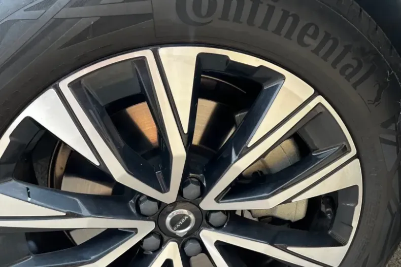 Volvo XC60 din 2024 cu 8.550 km - oferta VOL156966 - foto 3