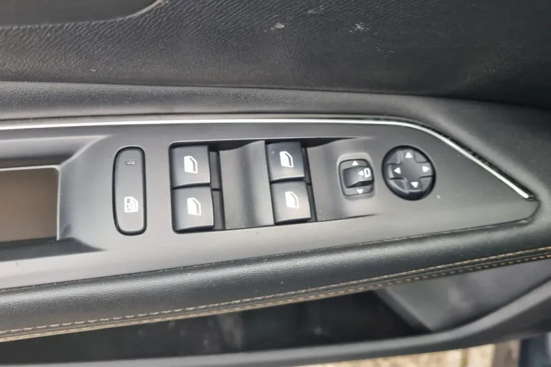 Peugeot 3008 din 2020 cu 173.490 km - oferta PEU156990 - foto 19