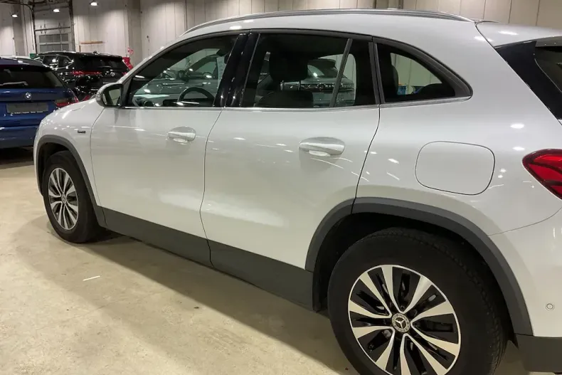 Mercedes-Benz GLA din 2021 cu 143.124 km - oferta MER157007 - foto 3