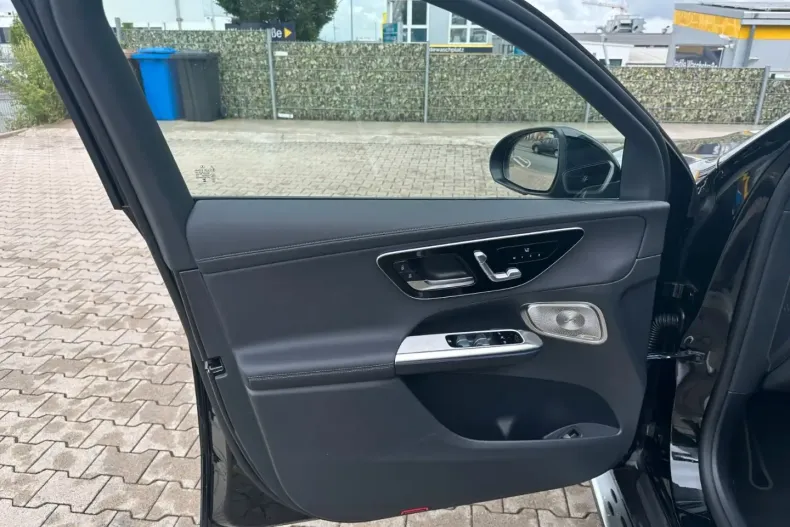 Mercedes-Benz GLC 300 din 2024 cu 12.400 km - oferta MER157021 - foto 13