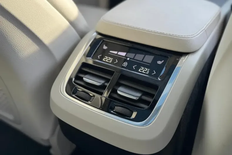 Volvo XC90 din 2023 cu 34.606 km - oferta VOL157133 - foto 28