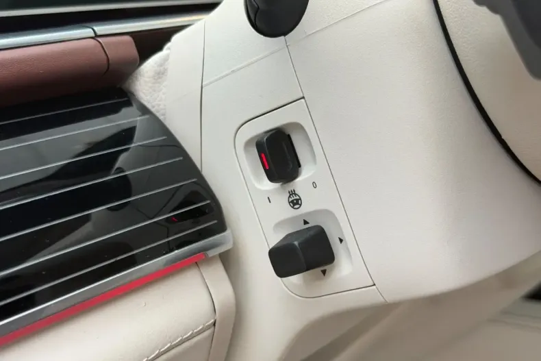 Mercedes-Benz GLS 600 din 2022 cu 35.000 km - oferta MER157146 - foto 17