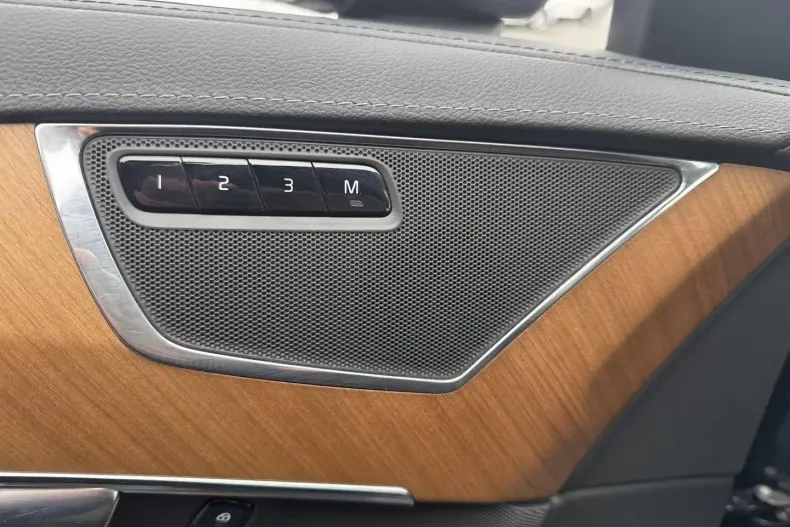 Volvo XC40 din 2021 cu 137.100 km - oferta VOL157163 - foto 10