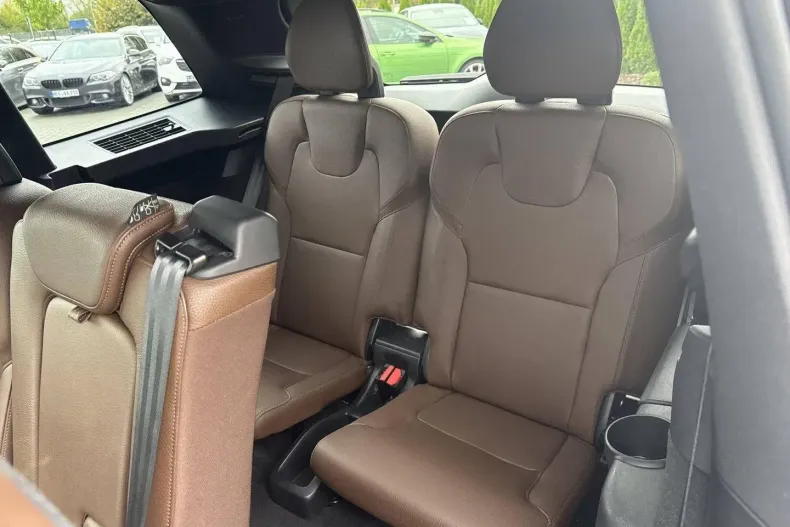 Volvo XC40 din 2021 cu 137.100 km - oferta VOL157163 - foto 12