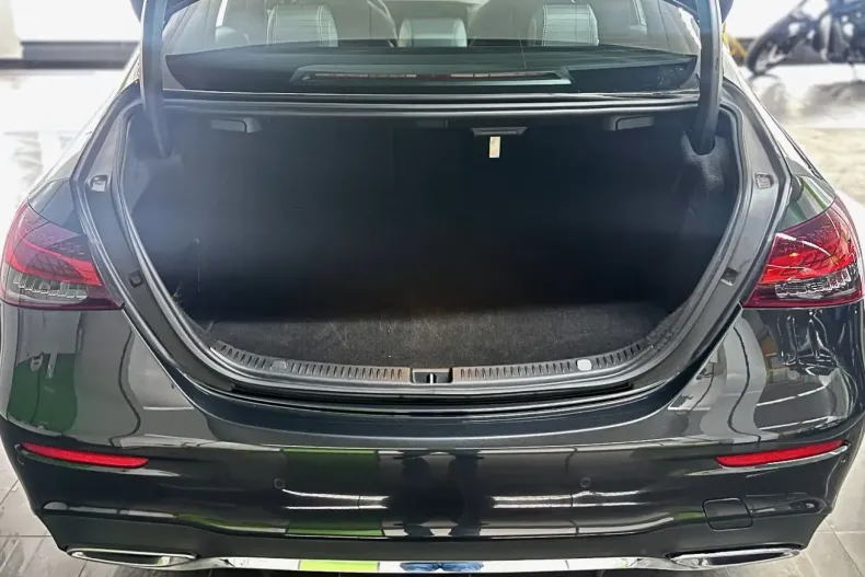 Mercedes-Benz E 220 din 2020 cu 69.000 km - oferta MER157165 - foto 4