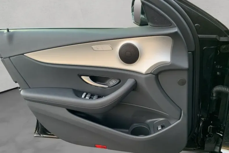 Mercedes-Benz E 220 din 2024 cu 37.069 km - oferta MER157166 - foto 13