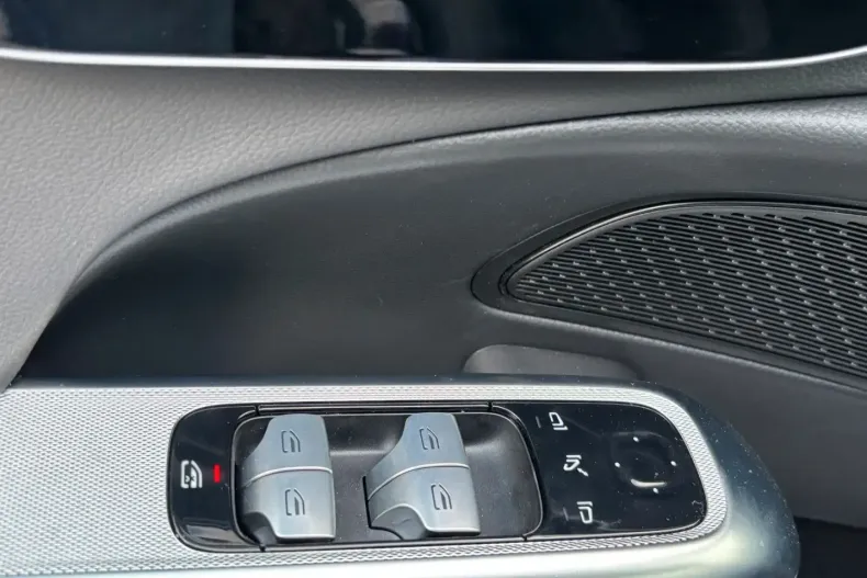 Mercedes-Benz E 220 din 2024 cu 5.000 km - oferta MER157167 - foto 12