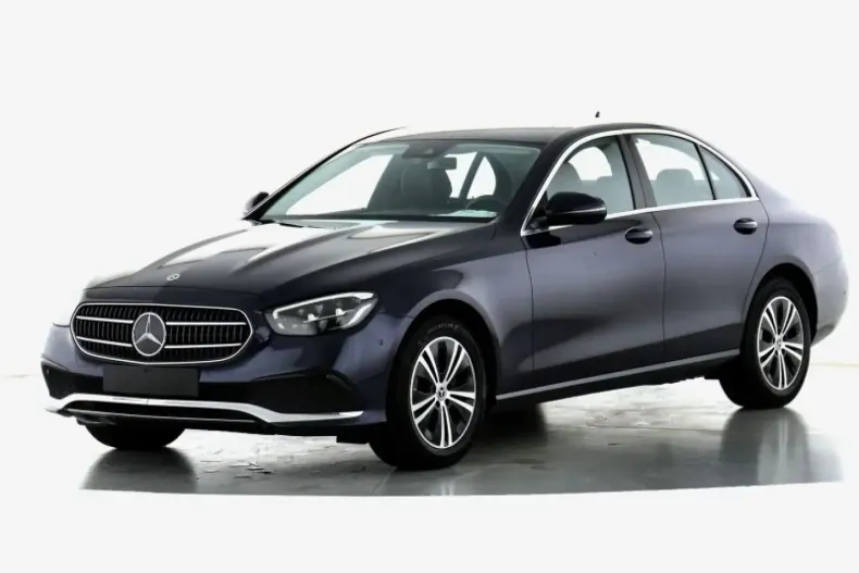 Mercedes-Benz E 220 din 2022 cu 50.500 km - oferta MER157169 - foto 1