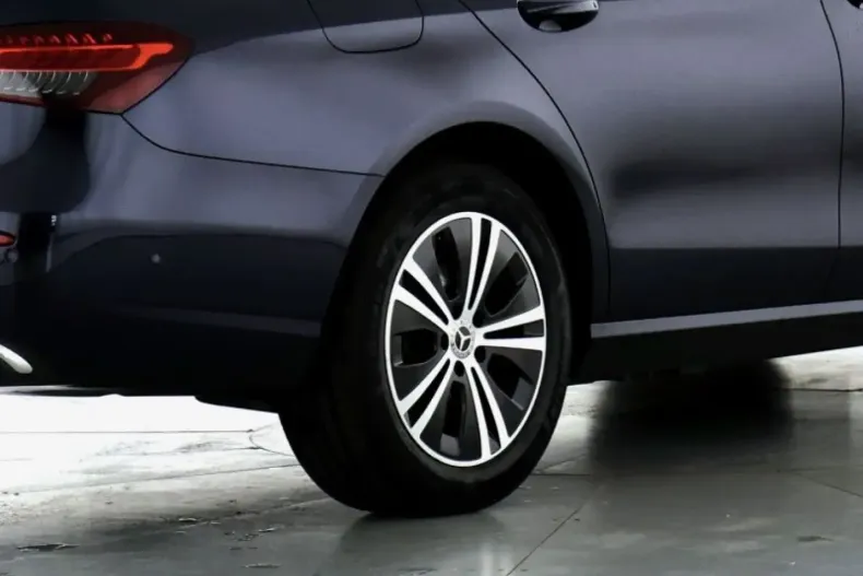 Mercedes-Benz E 220 din 2022 cu 50.500 km - oferta MER157169 - foto 6