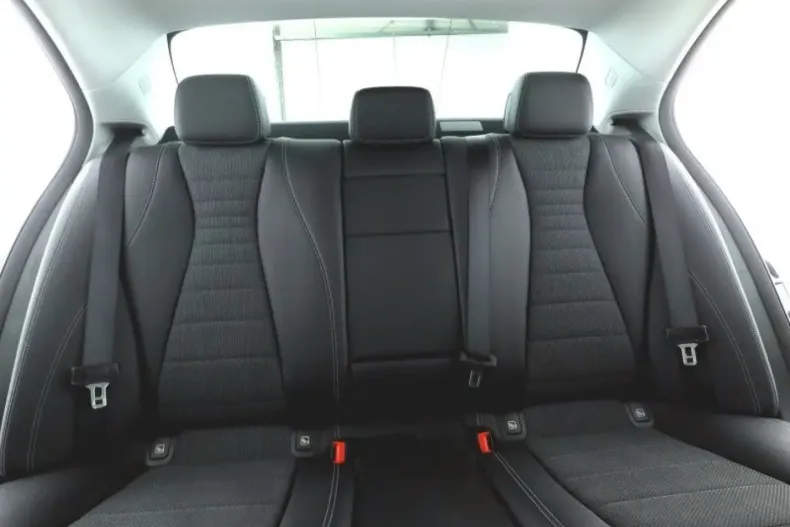 Mercedes-Benz E 220 din 2022 cu 50.500 km - oferta MER157169 - foto 8