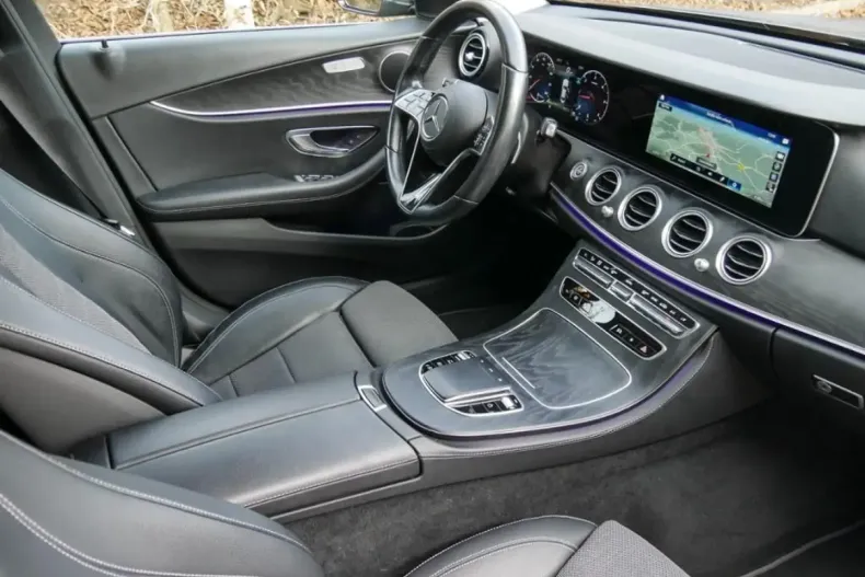 Mercedes-Benz E 220 din 2021 cu 51.870 km - oferta MER157171 - foto 3