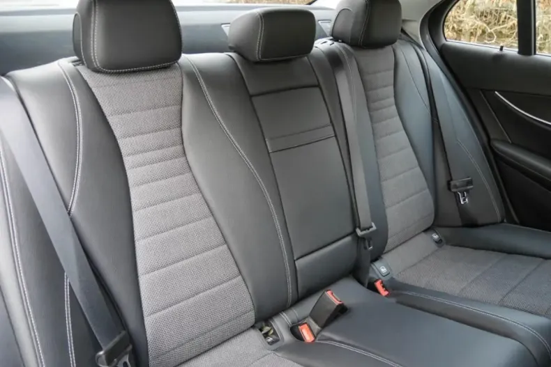 Mercedes-Benz E 220 din 2021 cu 51.870 km - oferta MER157171 - foto 4