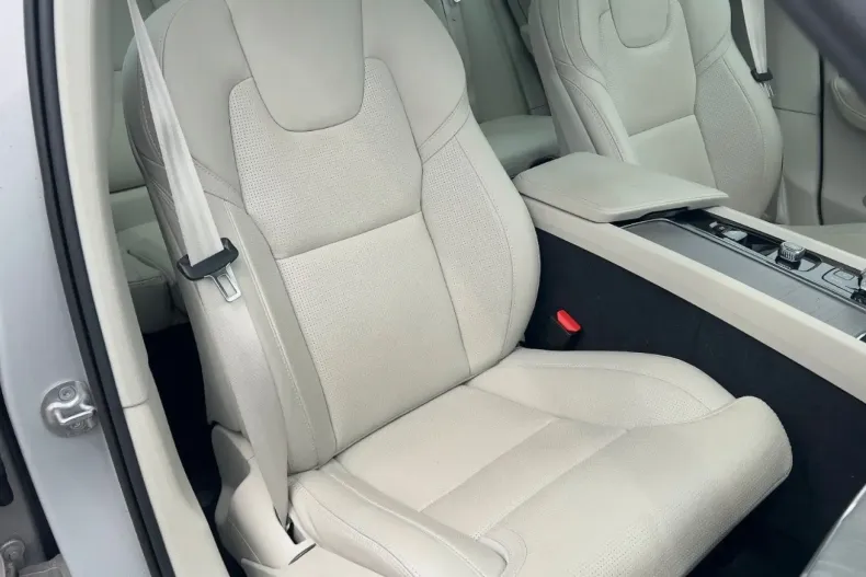 Volvo XC60 din 2022 cu 59.550 km - oferta VOL157212 - foto 13