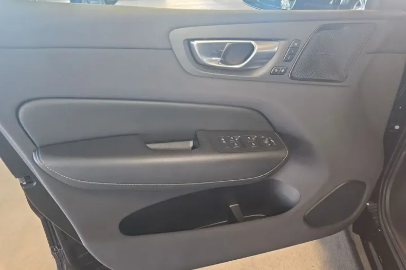 Volvo XC60 din 2023 cu 32.490 km - oferta VOL157213 - foto 11