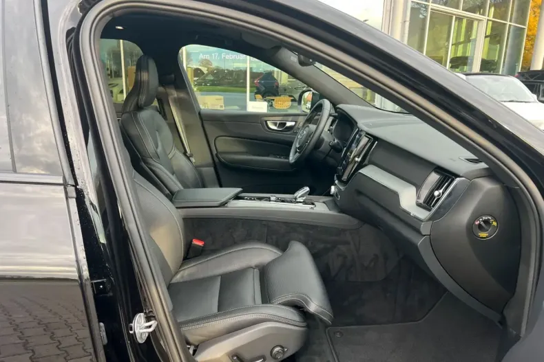 Volvo XC60 din 2024 cu 20.560 km - oferta VOL157214 - foto 9