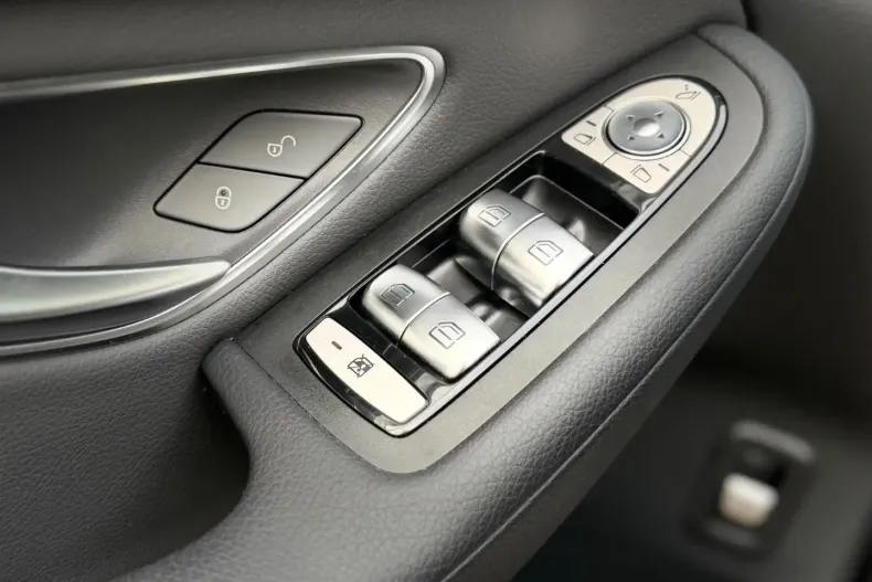 Mercedes-Benz GLC 200 din 2021 cu 60.582 km - oferta MER157216 - foto 35