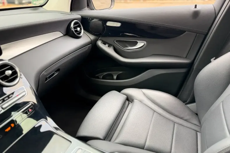 Mercedes-Benz GLC 200 din 2021 cu 60.582 km - oferta MER157216 - foto 50