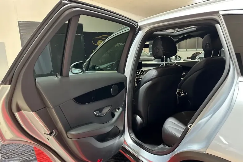 Mercedes-Benz GLC 220 din 2021 cu 84.000 km - oferta MER157231 - foto 12