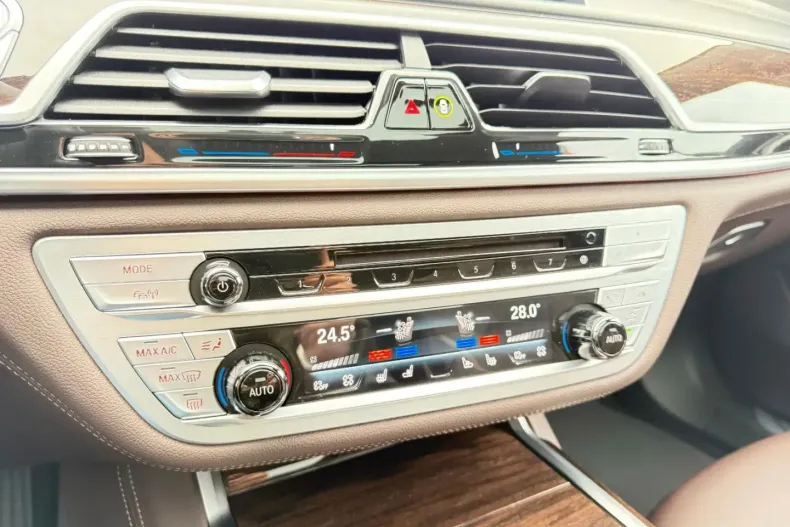 BMW 750 din 2022 cu 99.899 km - oferta BMW157248 - foto 40