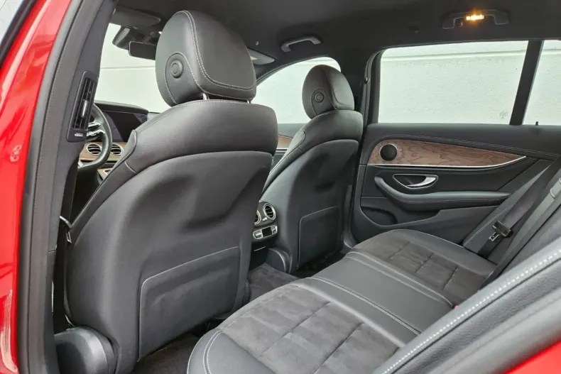 Mercedes-Benz E 300 din 2022 cu 99.989 km - oferta MER157318 - foto 11