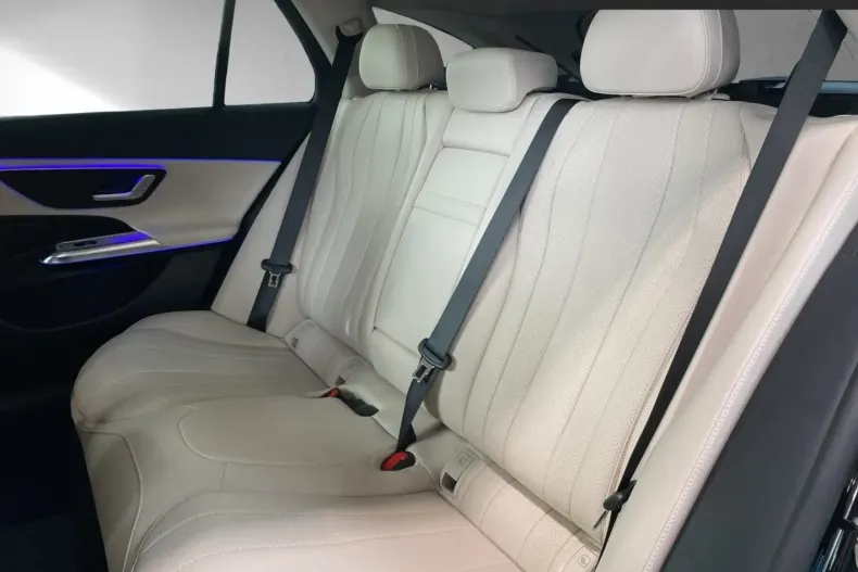 Mercedes-Benz E 300 din 2024 cu 15.830 km - oferta MER157328 - foto 9