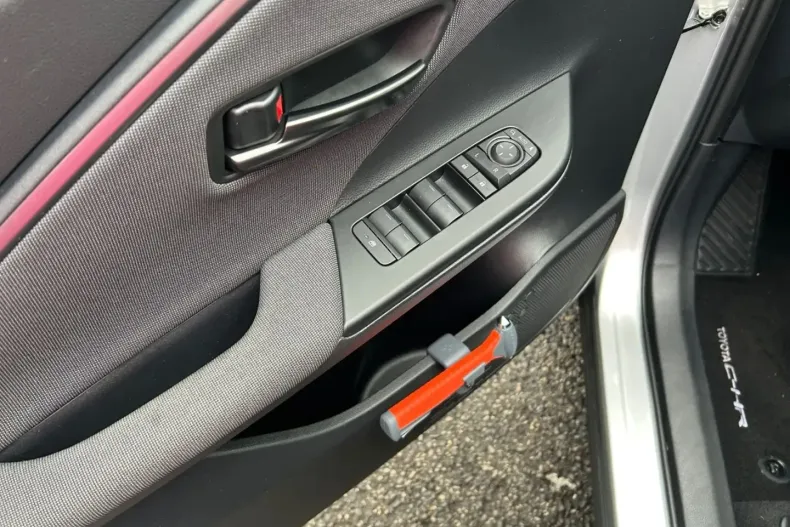 Toyota C-HR din 2024 cu 12.455 km - oferta TOY157352 - foto 19