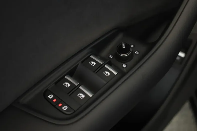 Audi Q8 din 2025 cu 18.500 km - oferta AUD157368 - foto 15